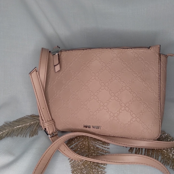 Nine West blush pink diamond pattern purse - Picture 3 of 7